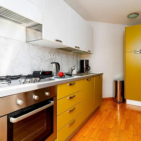 Golden River Daire *