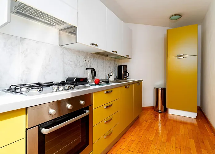 Golden River Appartement *
